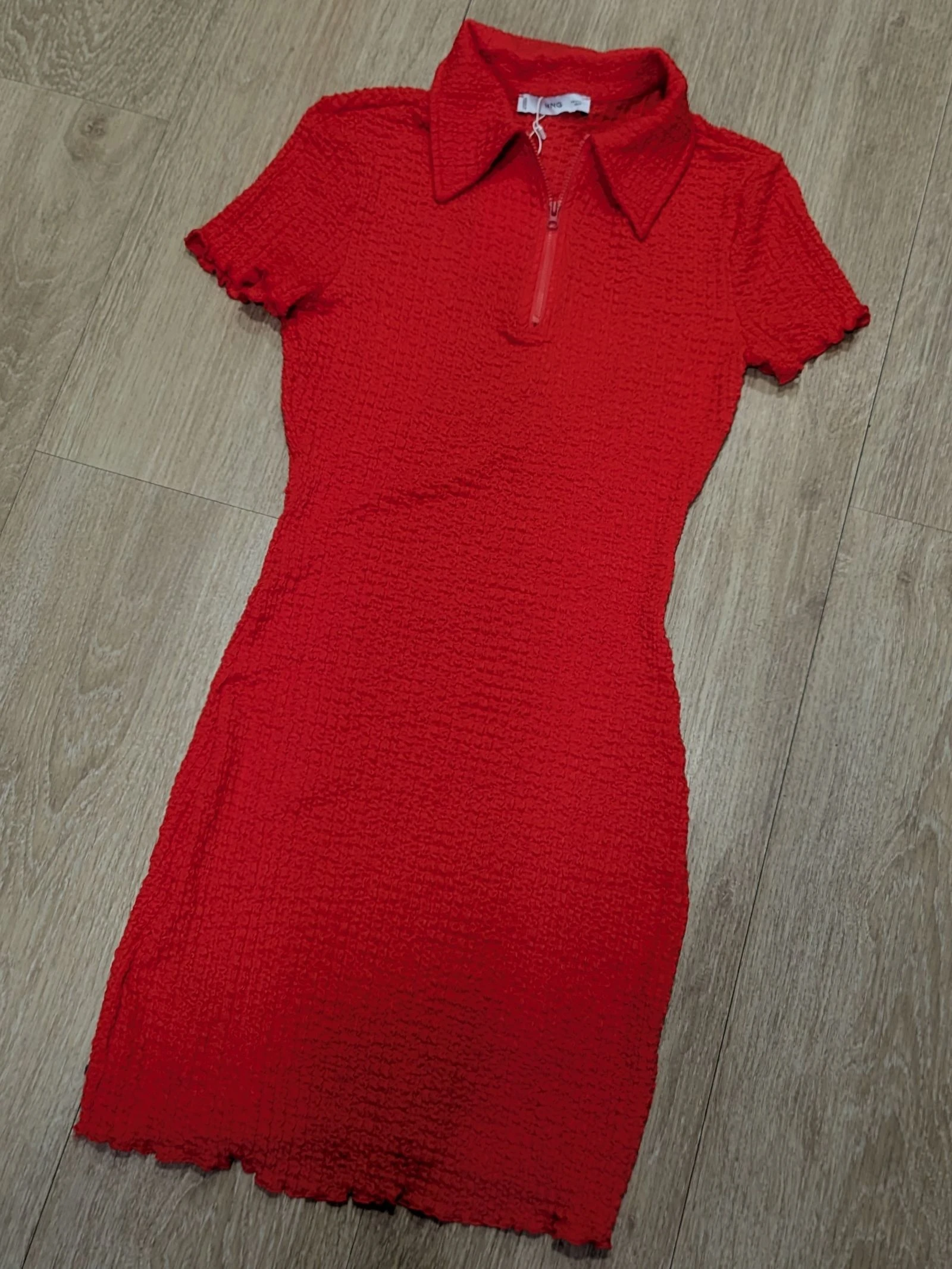 Vestido mini de punto texturizado rojo con cuello polo y cremallera - Estilo Y2K talla M de Mango